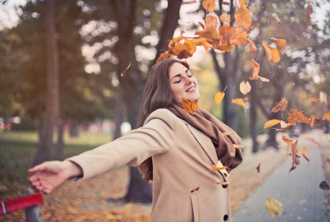 تظل مستويات هرمون الاستروجين والتستوستيرون لديك منخفضة في بداية المرحلة الجرابية ولكنها تزداد تدريجيًا مع اقتراب الإباضة. يبدأ كل من هرمون الاستروجين والتستوستيرون في تعزيز طاقتك ومزاجك ومهاراتك العقلية. تبدأ في الشعور بمزيد من الثقة والقوة والاستعداد لتحمل المزيد من المخاطر.